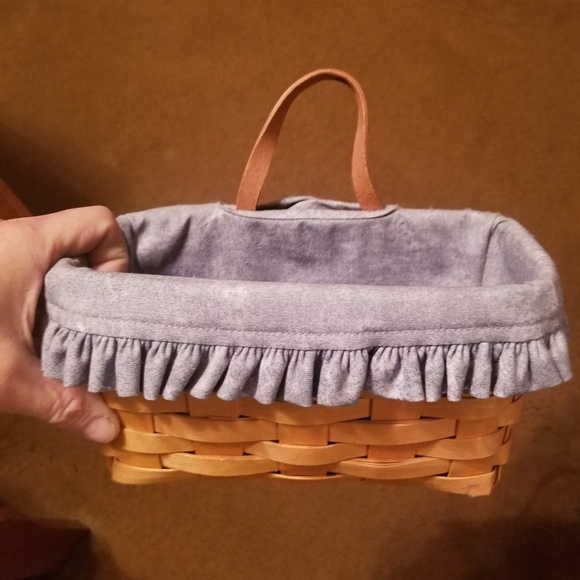 5 different sizes longaberger baskets